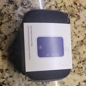Connected Blood Pressure Monitor with Case